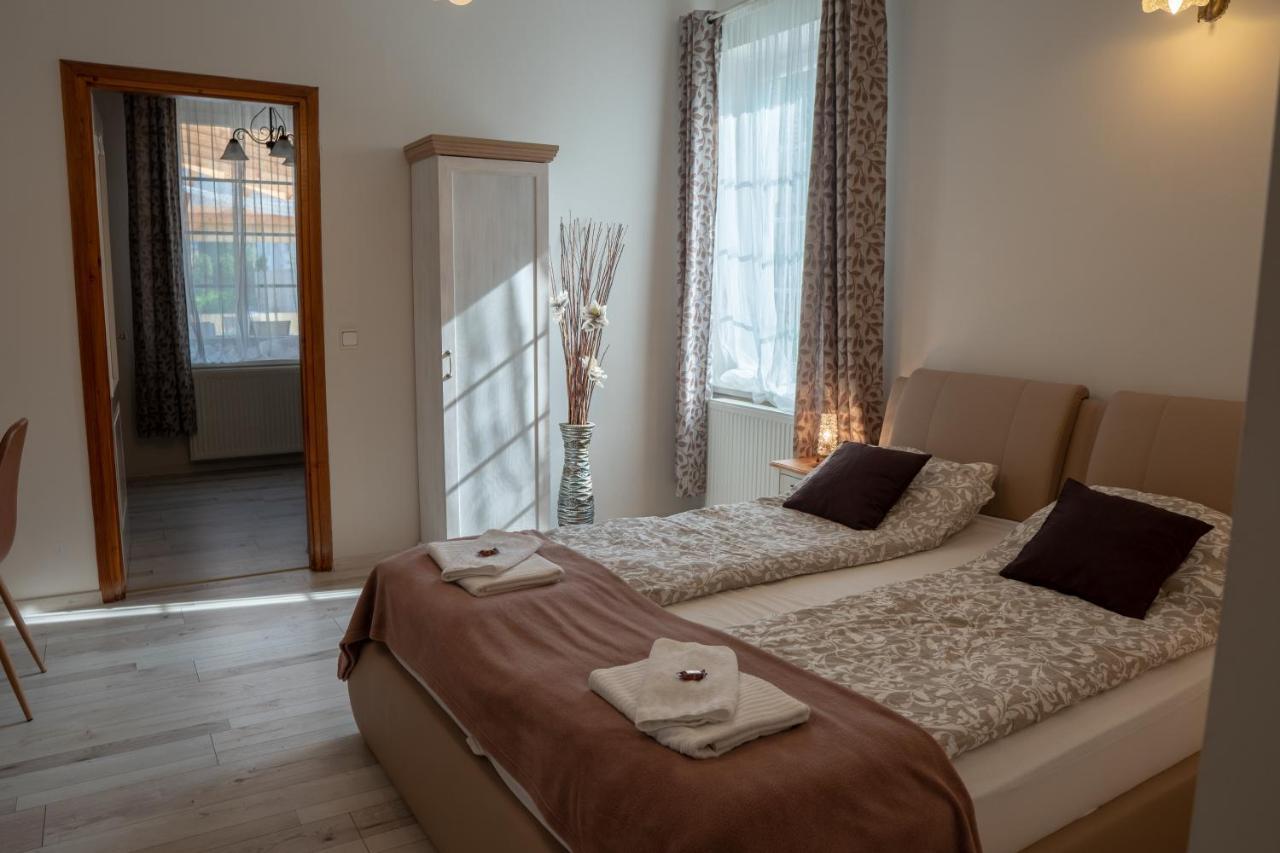 F57 - Franko Csaladi Panzio Bed & Breakfast บาลาตอนแลลเล ภายนอก รูปภาพ