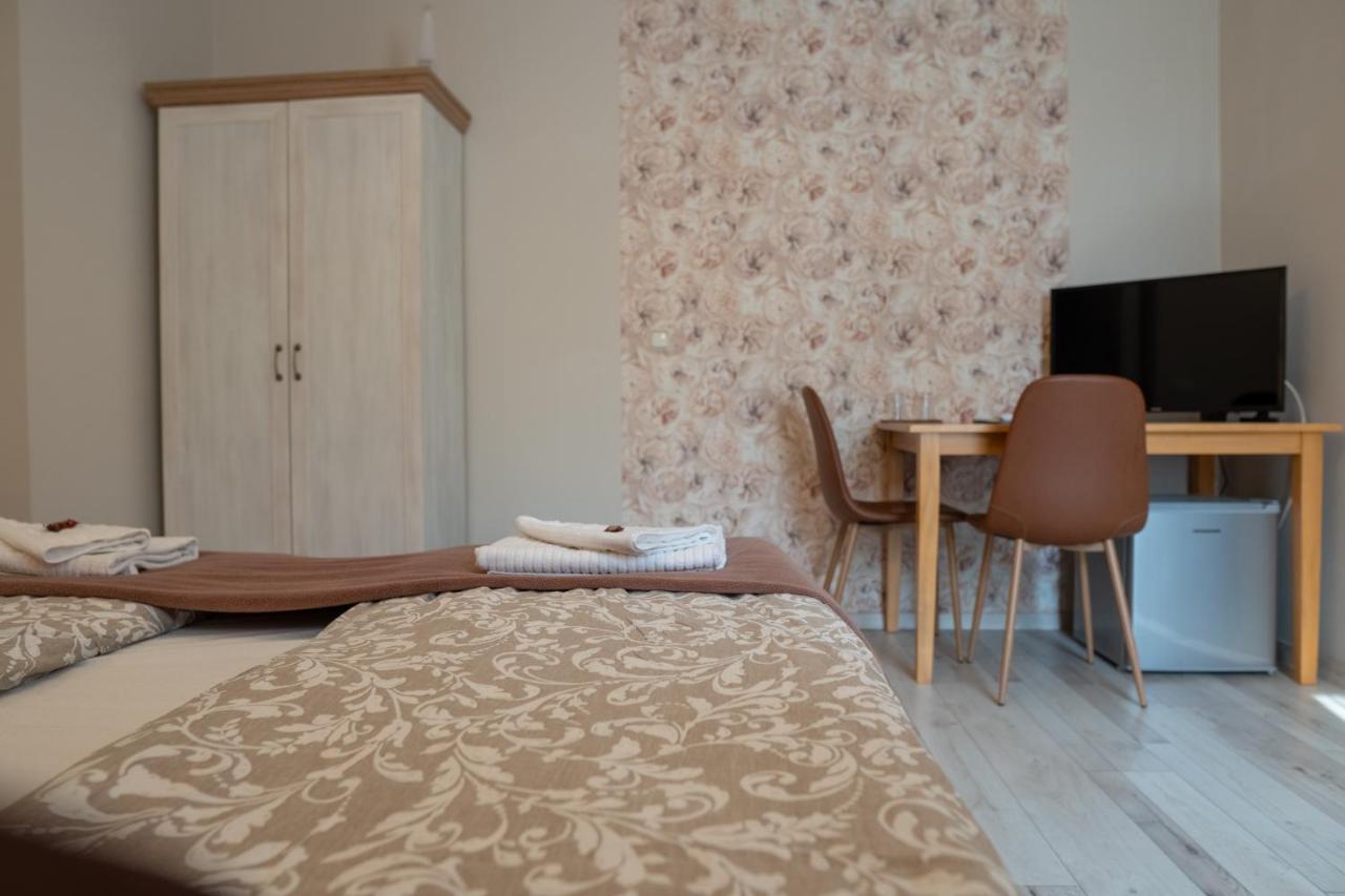 F57 - Franko Csaladi Panzio Bed & Breakfast บาลาตอนแลลเล ภายนอก รูปภาพ
