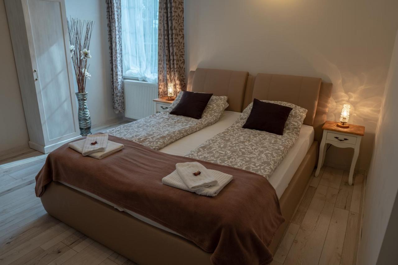 F57 - Franko Csaladi Panzio Bed & Breakfast บาลาตอนแลลเล ภายนอก รูปภาพ