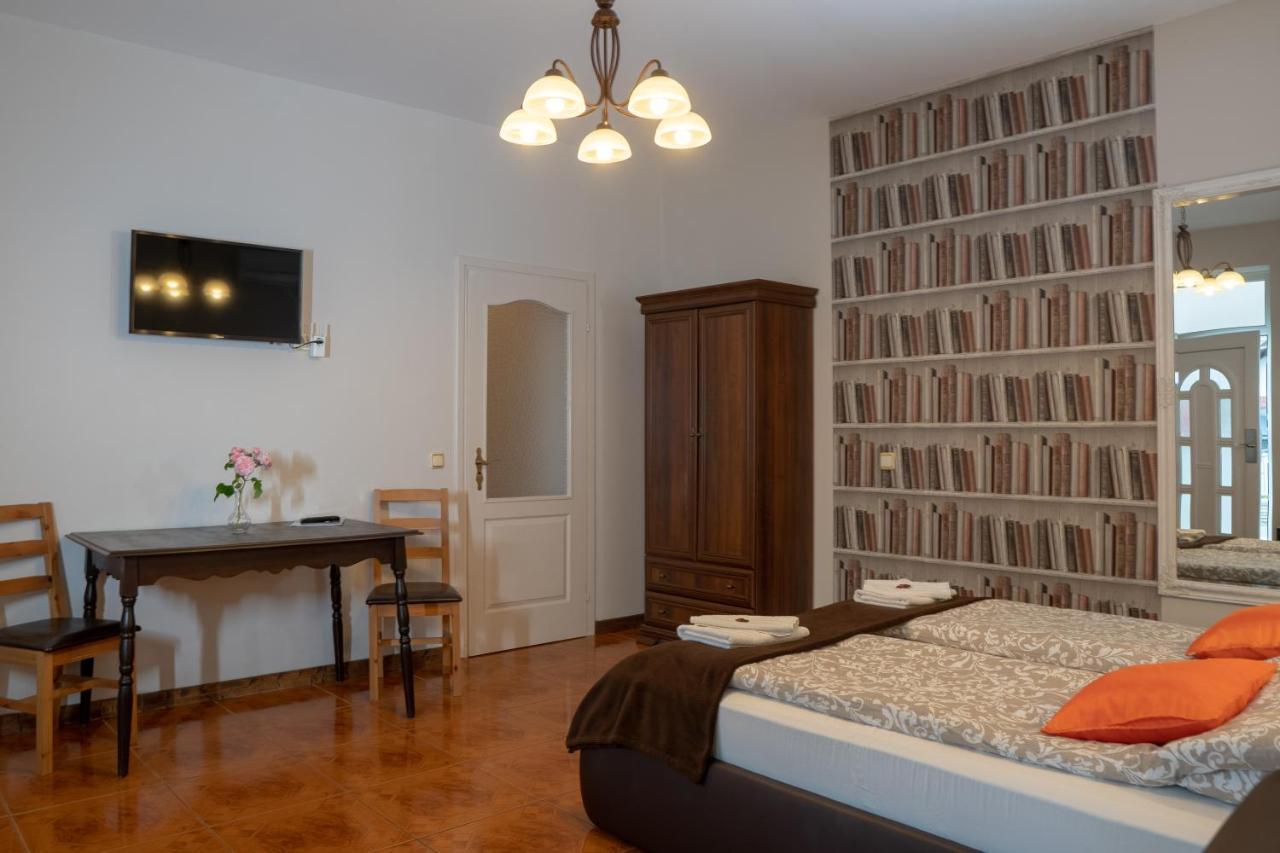 F57 - Franko Csaladi Panzio Bed & Breakfast บาลาตอนแลลเล ภายนอก รูปภาพ