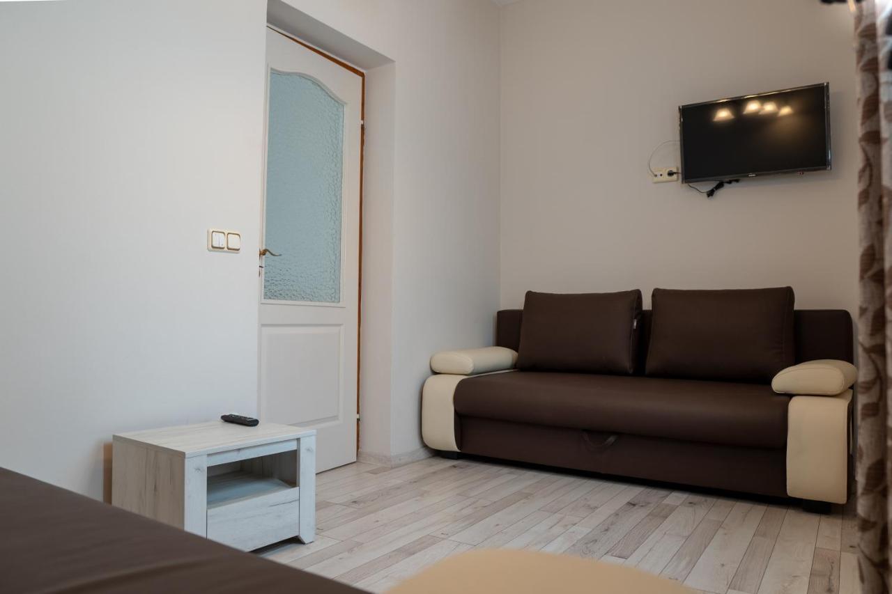 F57 - Franko Csaladi Panzio Bed & Breakfast บาลาตอนแลลเล ภายนอก รูปภาพ