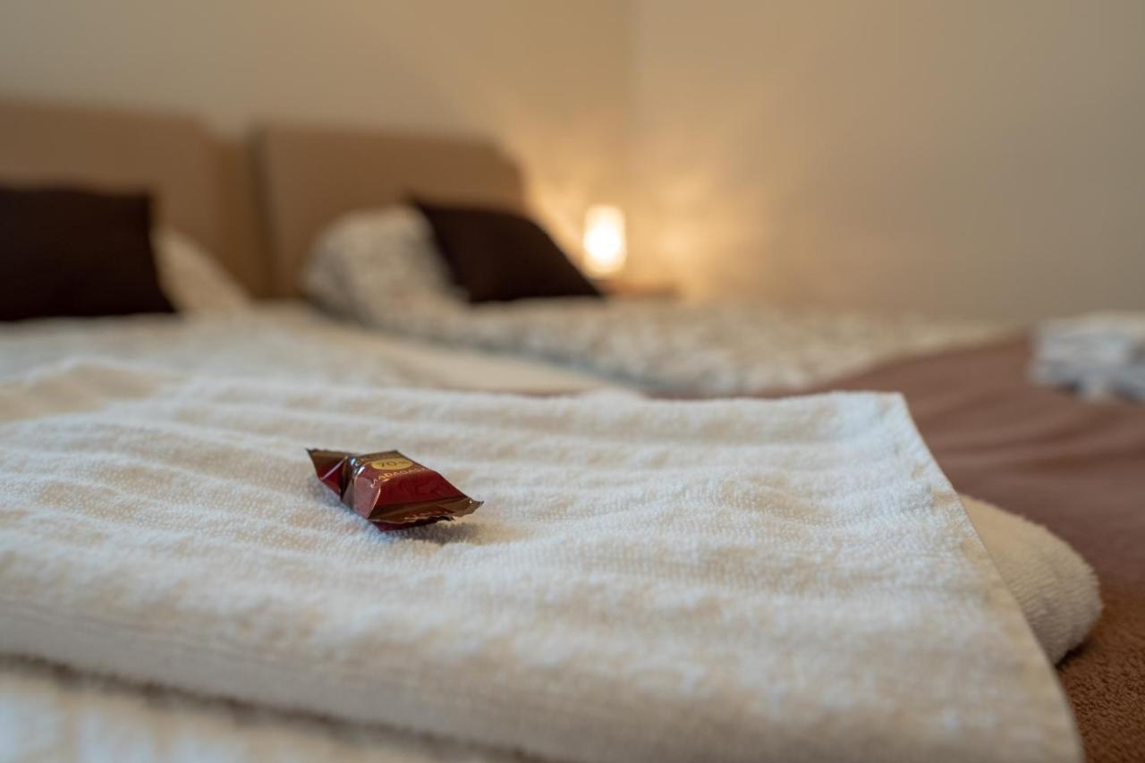 F57 - Franko Csaladi Panzio Bed & Breakfast บาลาตอนแลลเล ภายนอก รูปภาพ