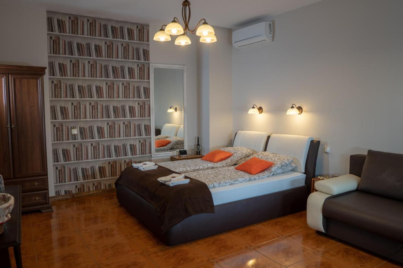 F57 - Franko Csaladi Panzio Bed & Breakfast บาลาตอนแลลเล ภายนอก รูปภาพ
