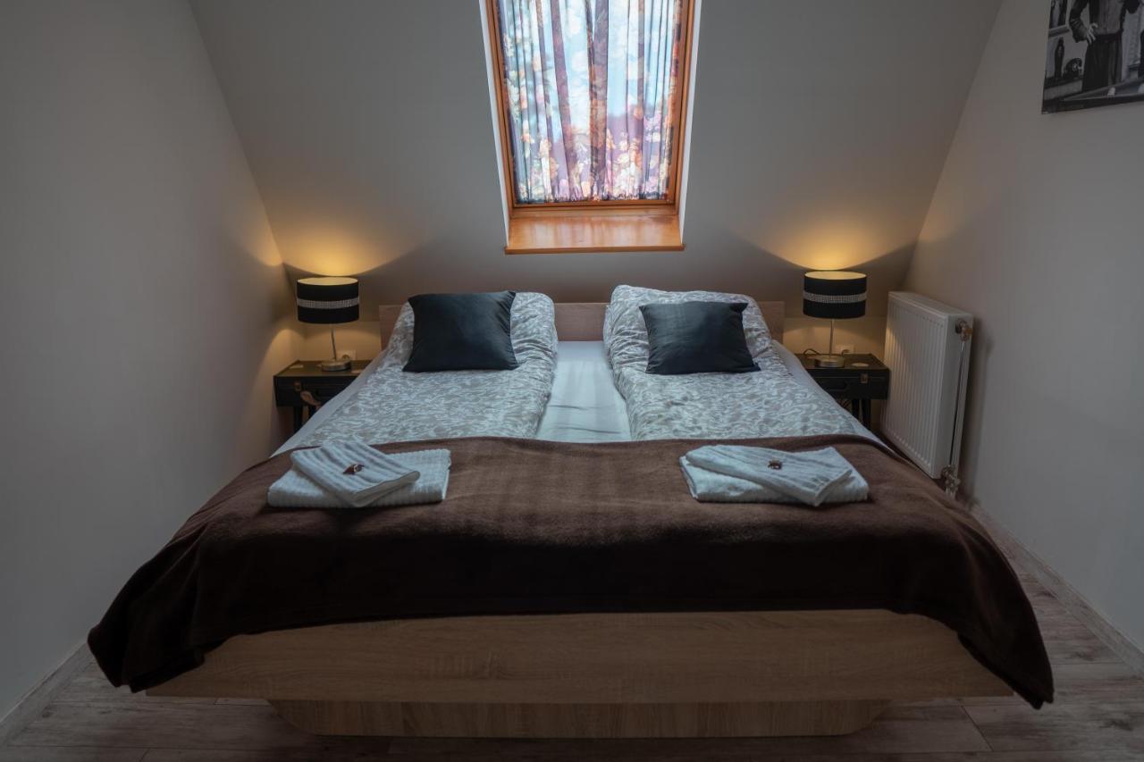 F57 - Franko Csaladi Panzio Bed & Breakfast บาลาตอนแลลเล ภายนอก รูปภาพ