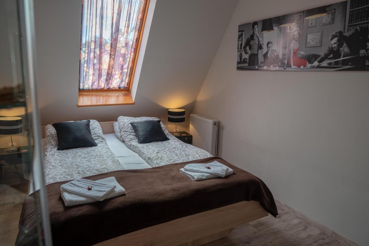 F57 - Franko Csaladi Panzio Bed & Breakfast บาลาตอนแลลเล ภายนอก รูปภาพ