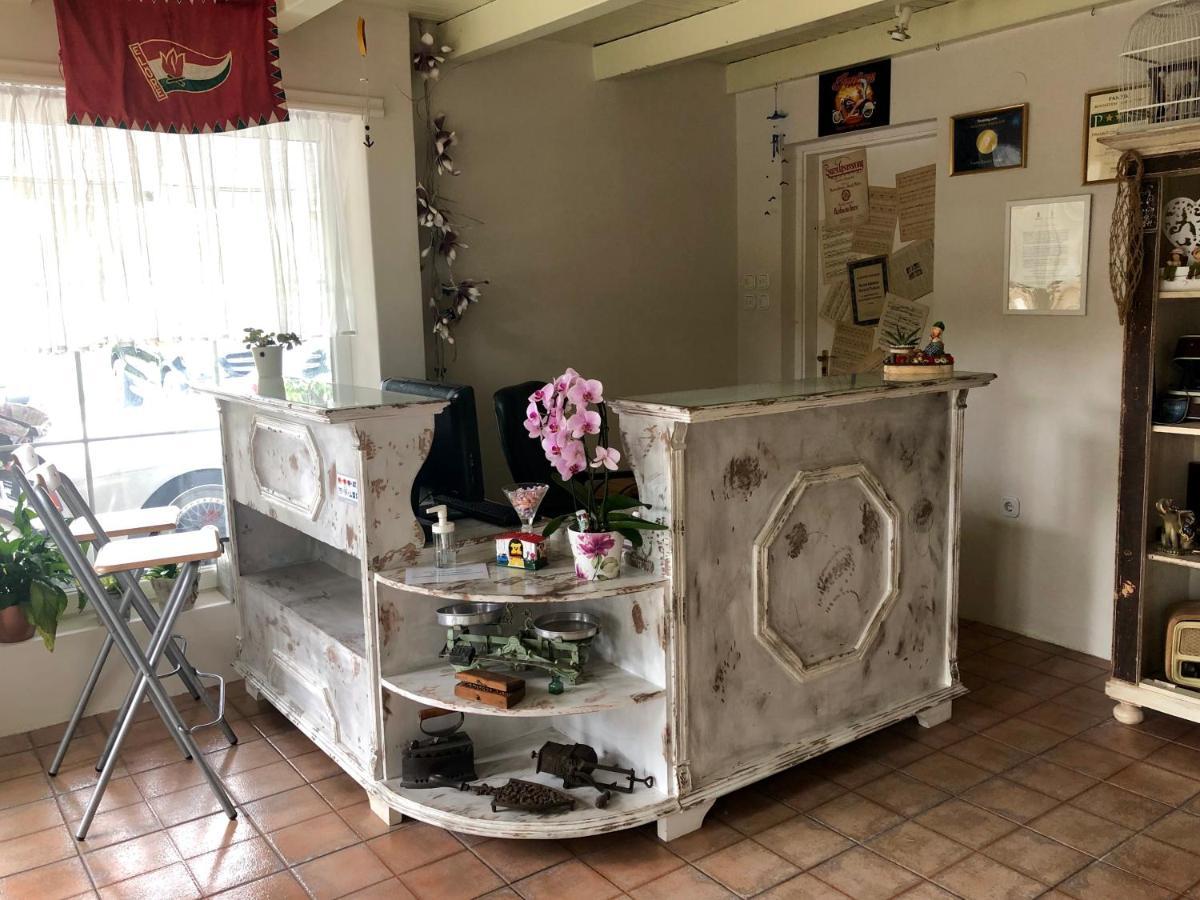 F57 - Franko Csaladi Panzio Bed & Breakfast บาลาตอนแลลเล ภายนอก รูปภาพ