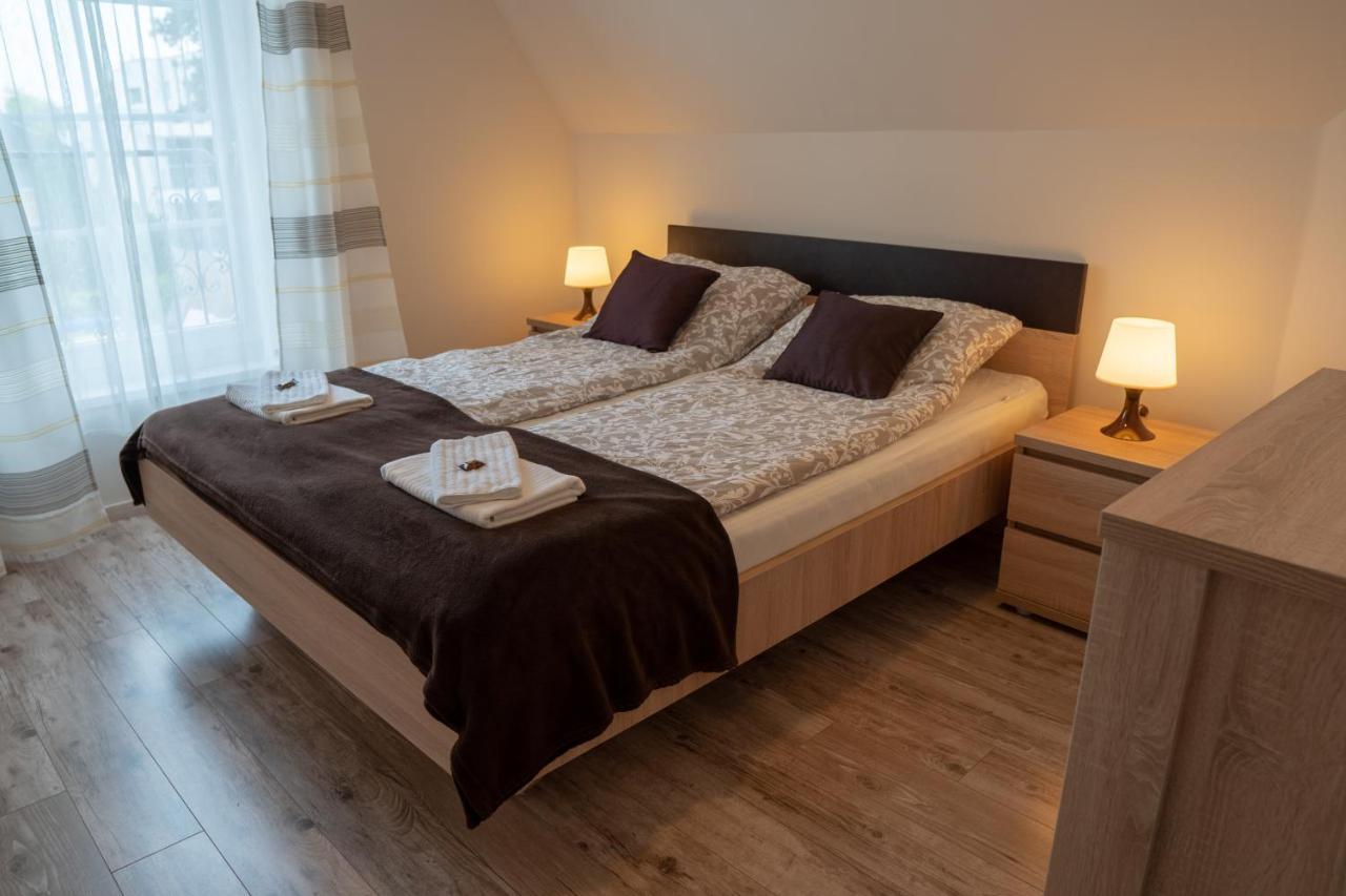 F57 - Franko Csaladi Panzio Bed & Breakfast บาลาตอนแลลเล ภายนอก รูปภาพ
