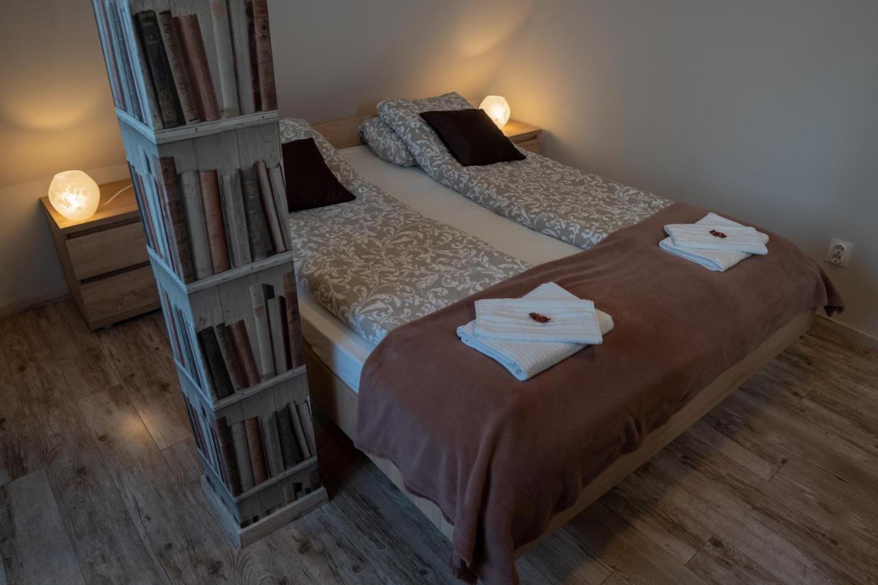 F57 - Franko Csaladi Panzio Bed & Breakfast บาลาตอนแลลเล ภายนอก รูปภาพ