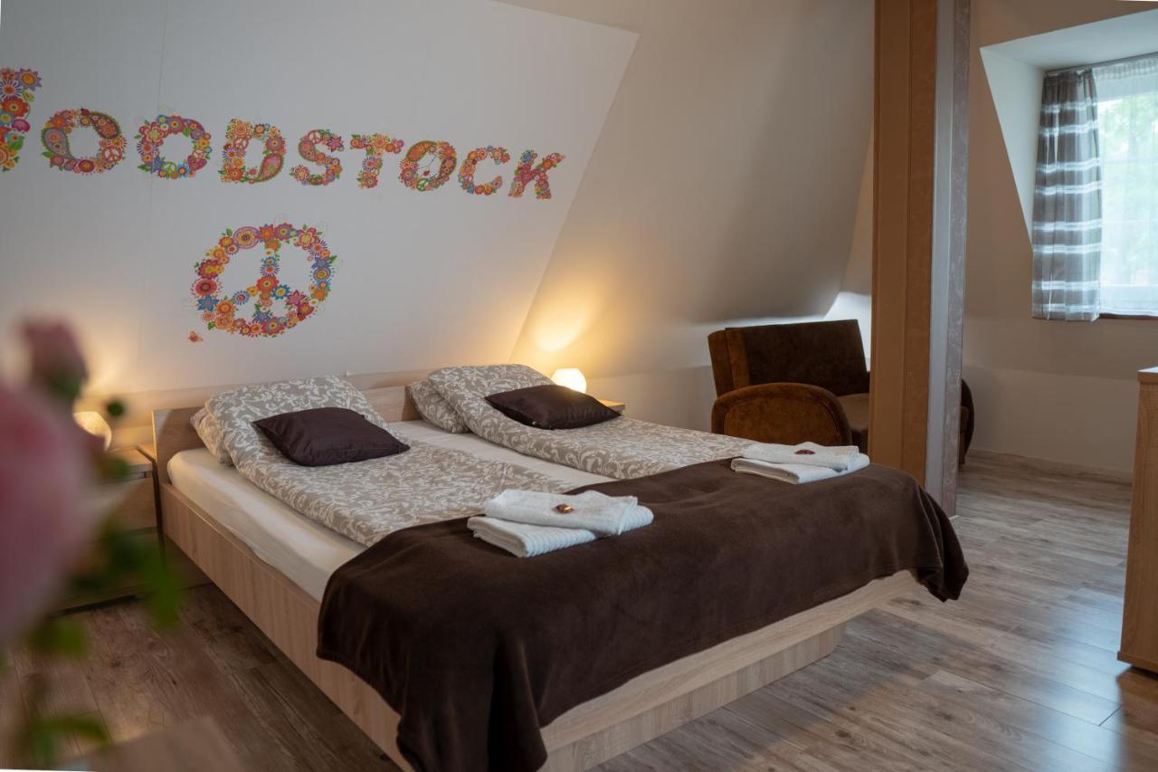F57 - Franko Csaladi Panzio Bed & Breakfast บาลาตอนแลลเล ภายนอก รูปภาพ