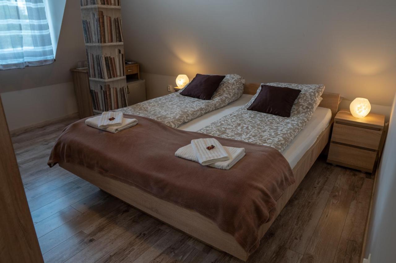 F57 - Franko Csaladi Panzio Bed & Breakfast บาลาตอนแลลเล ภายนอก รูปภาพ