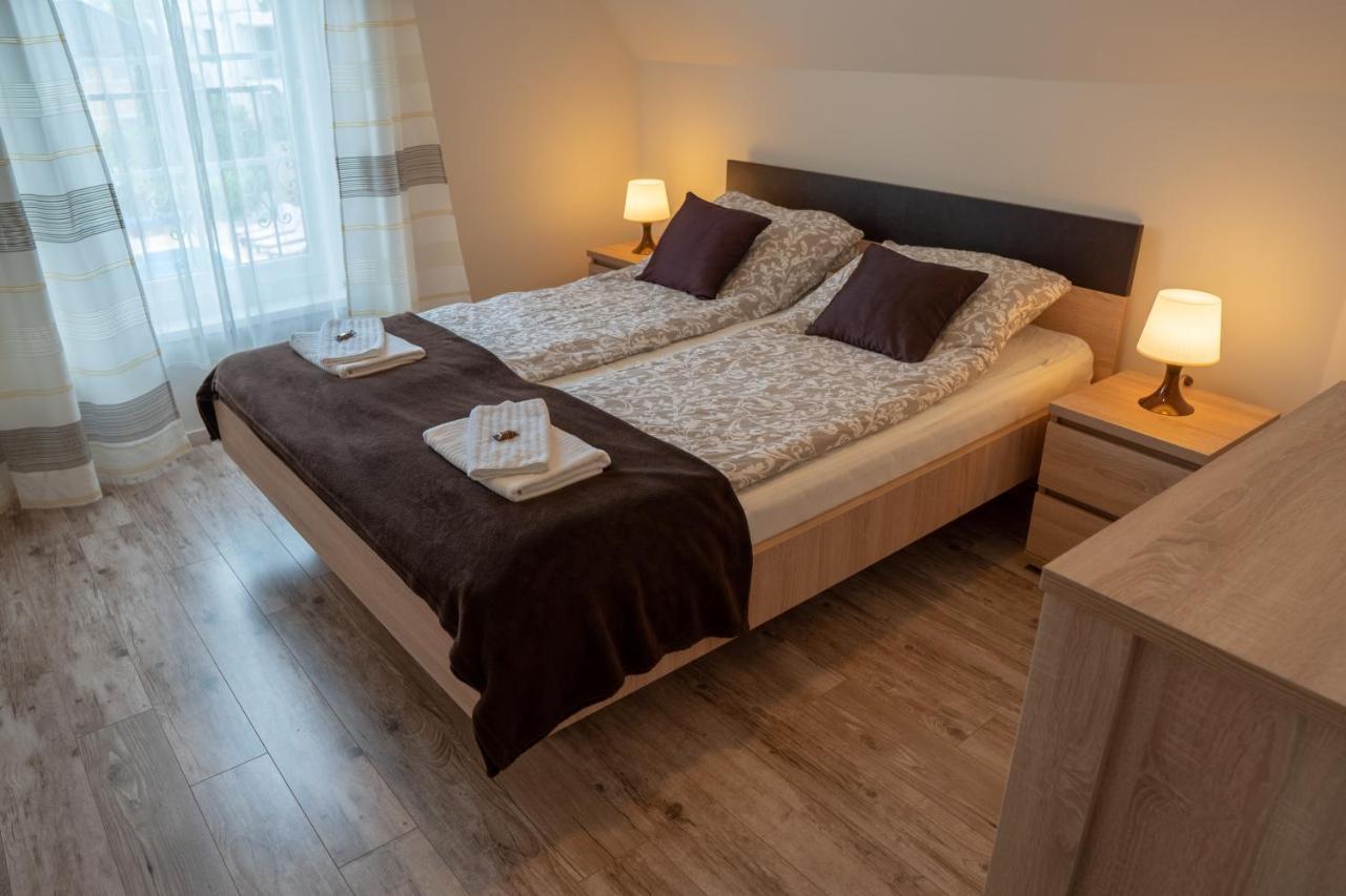 F57 - Franko Csaladi Panzio Bed & Breakfast บาลาตอนแลลเล ภายนอก รูปภาพ
