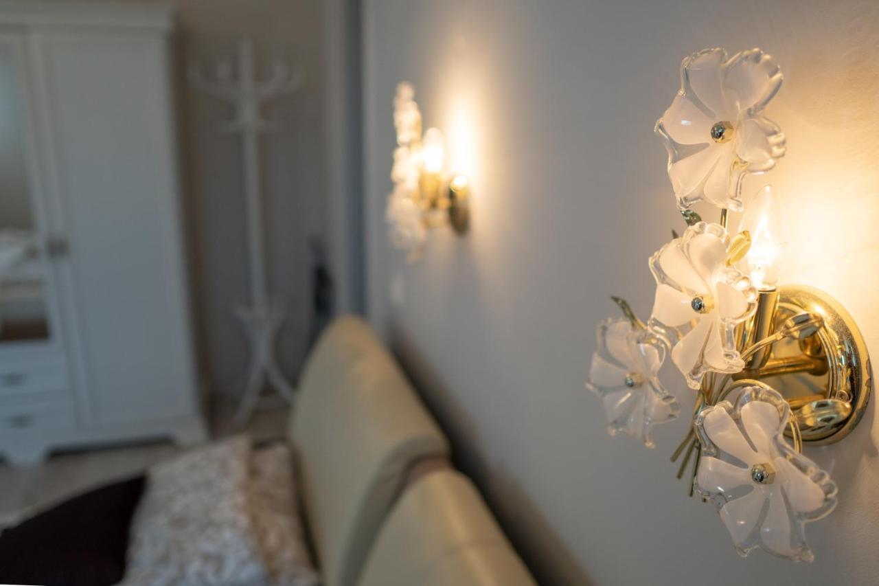 F57 - Franko Csaladi Panzio Bed & Breakfast บาลาตอนแลลเล ภายนอก รูปภาพ