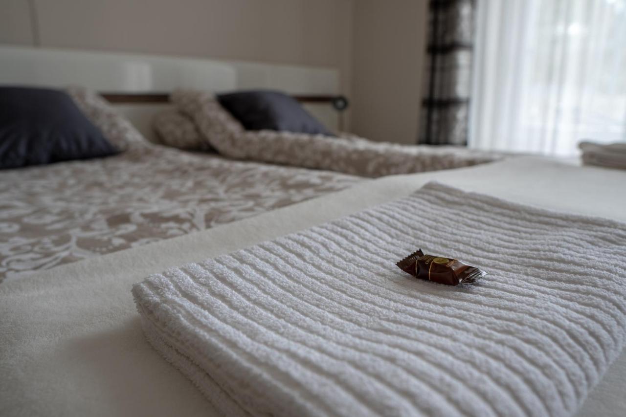 F57 - Franko Csaladi Panzio Bed & Breakfast บาลาตอนแลลเล ภายนอก รูปภาพ