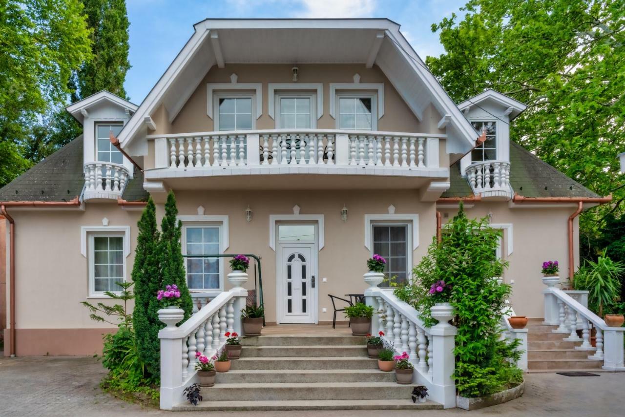 F57 - Franko Csaladi Panzio Bed & Breakfast บาลาตอนแลลเล ภายนอก รูปภาพ