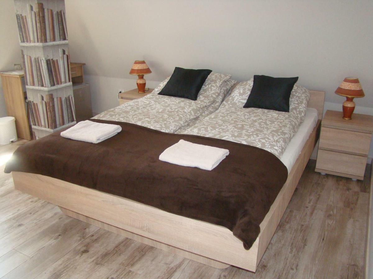 F57 - Franko Csaladi Panzio Bed & Breakfast บาลาตอนแลลเล ภายนอก รูปภาพ