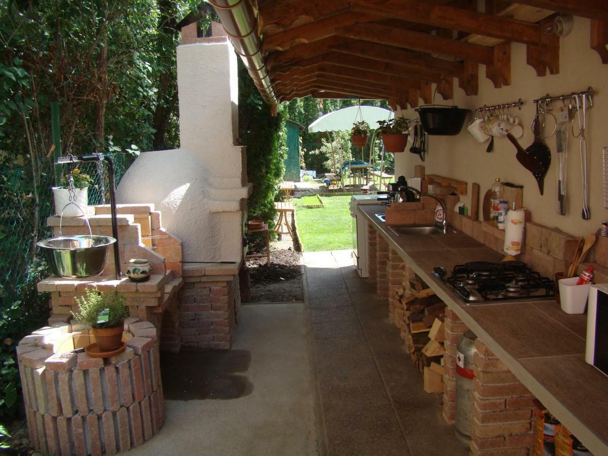 F57 - Franko Csaladi Panzio Bed & Breakfast บาลาตอนแลลเล ภายนอก รูปภาพ